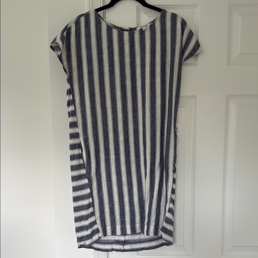 Striped Short Sleeve Shift Dress in Navy and White